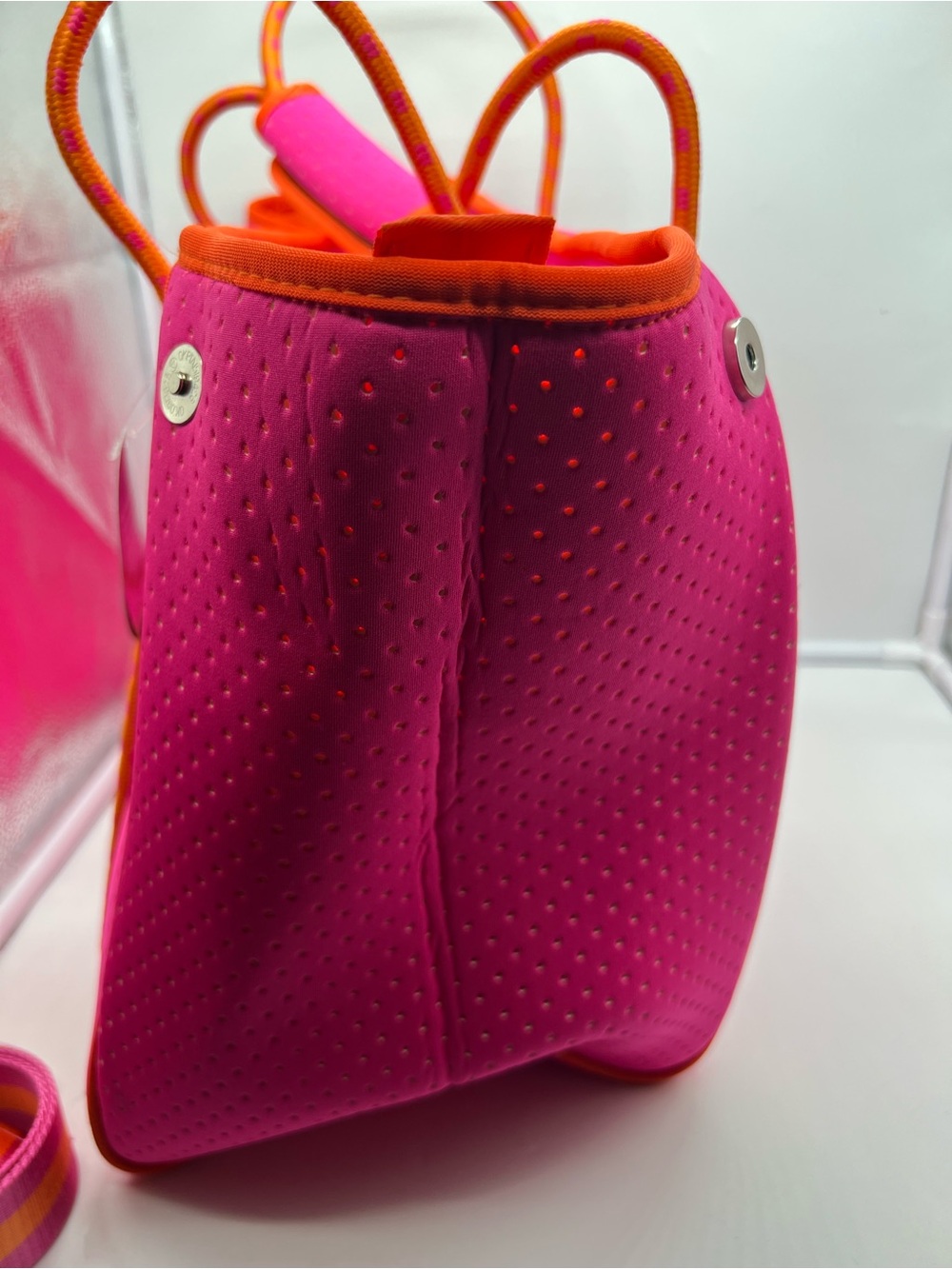 NWT BAG & BOUGIE x SABICHIC Pink Orange Perforated Neoprene Washable Tote Bag - Picture 3 of 12